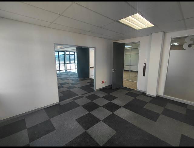 724M² OFFICE TO LET IN BRYANSTON